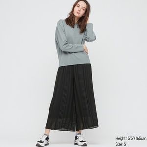 Uniqlo pleated pants